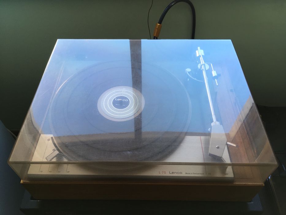 Lenco L75 gira-discos