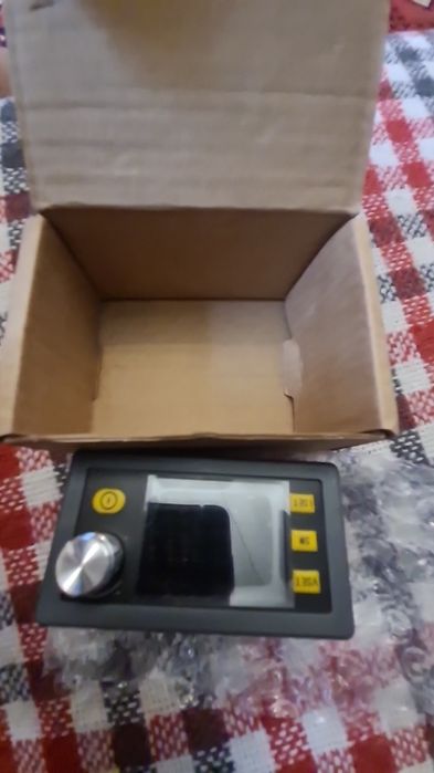 Лабораторний блок живлення