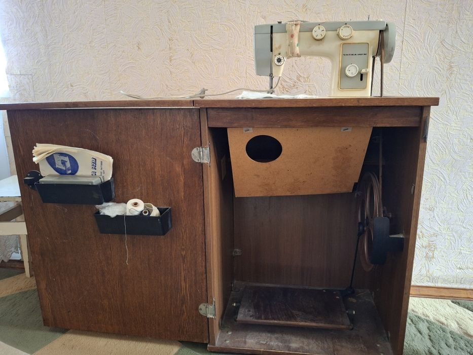 Швейна машинка Чайка 142М Б/У