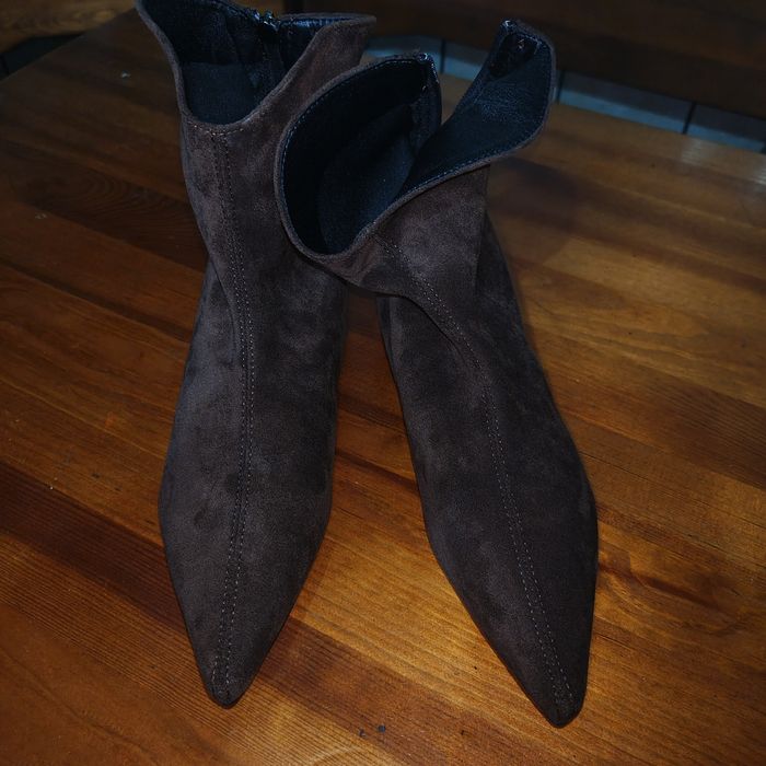 Eleganckie brązowe botki zamszowe 38