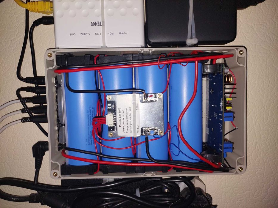 DC-DC ДБЖ модуль UPS-1228-12 на 8A для будь-якої АКБ (lifepo4 40135)