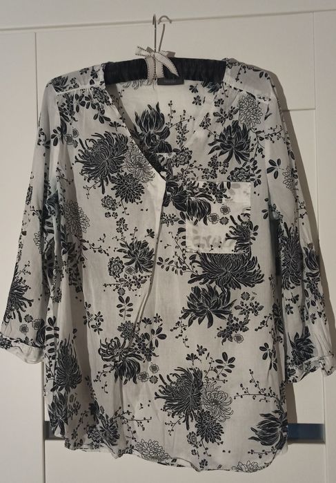 Bluzka w czarne kwiaty JESSICA/ C&A r. 40/42