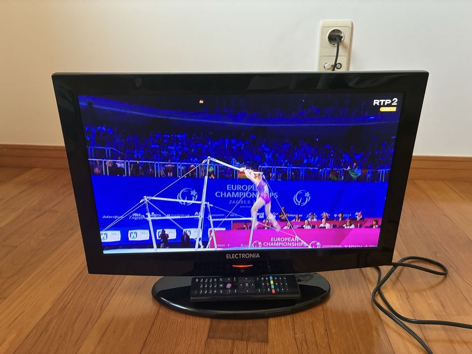 TV electronia de 20 polegadas com suporte de parede