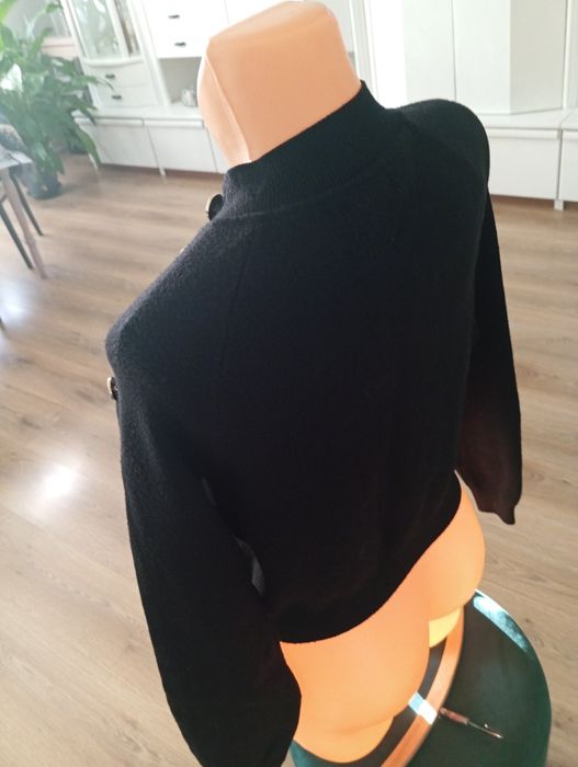 Czarny sweterek damski