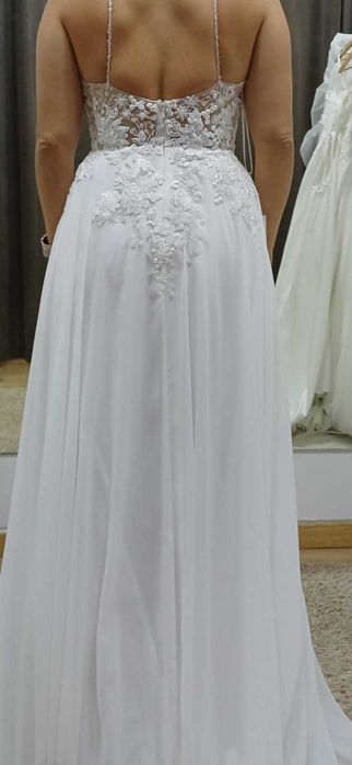 Vestido de noiva fluído como novo