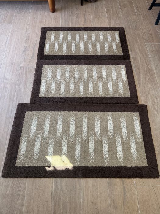 Três tapetes de quarto