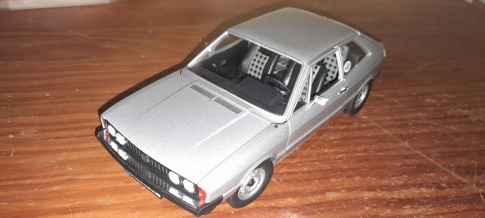 Miniaturas 1/18 sem caixa