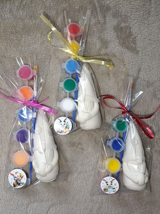 Подарунки діткам в школу фігурки розмальовки подарунки у садок