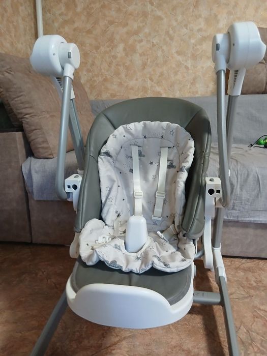 Заколисувальний центр/ стільчик для годування