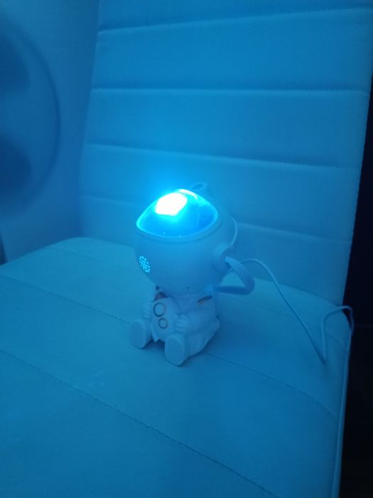 Projetor Galáxia Astronauta LED com Comando – Luz Noturna / Decoração