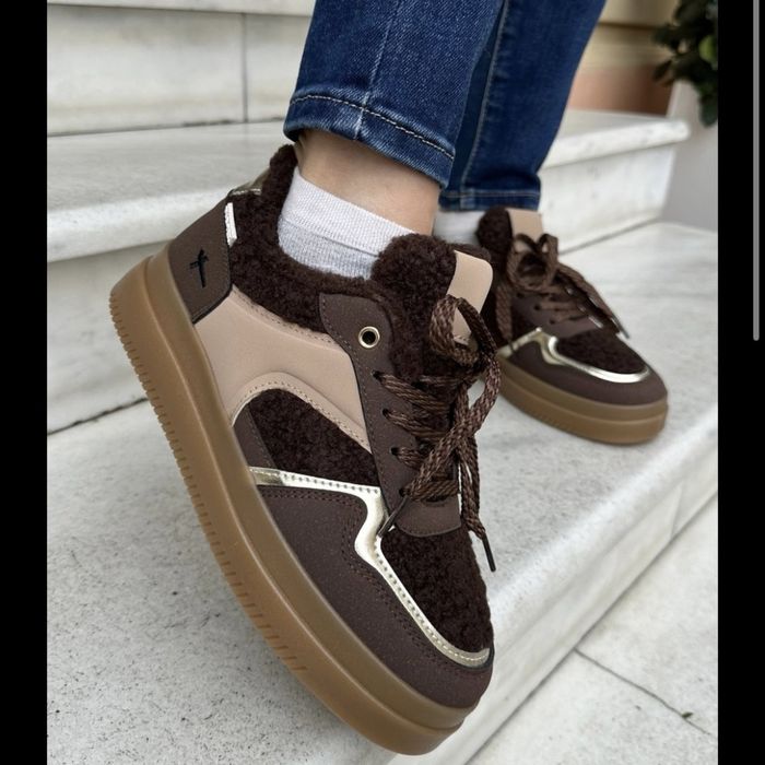 Весняні кросівки