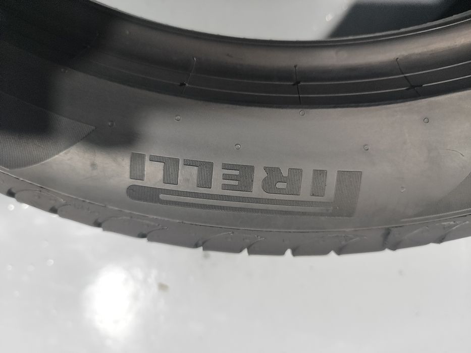 2 pneus semi novos 215-50R18 Pirelli - Oferta dos Portes