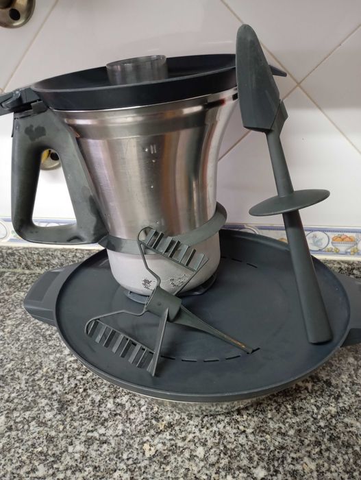 Bimby tm21, NÃO FUNCIONA, com utensílios em ótimo estado