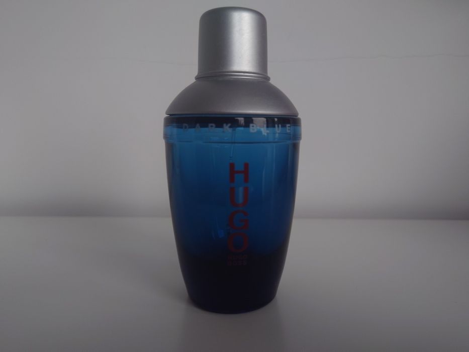 Hugo Boss Dark Blue flakon po perfumach