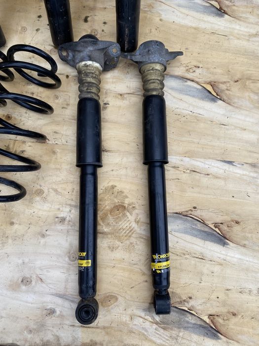 пружини VW Passat B6 B7 Golf 5 Jeta 5 Touran Caddy