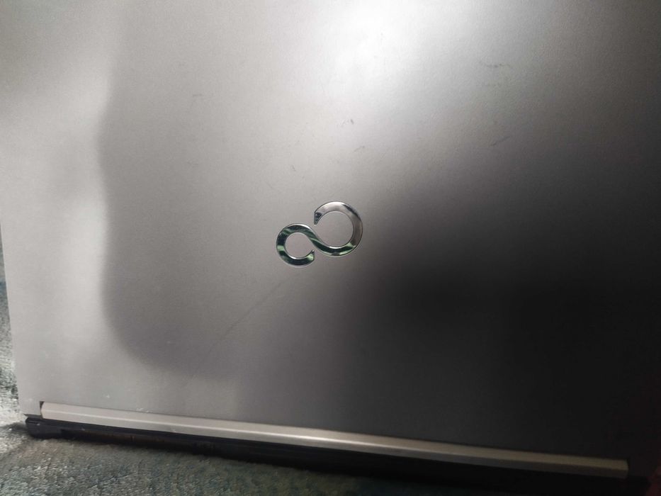 Laptop Fujitsu H760 i7. Stacja robocza dla grafików i graczy!
