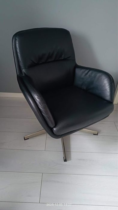 Fotel obrotowy thisted czarny bujany