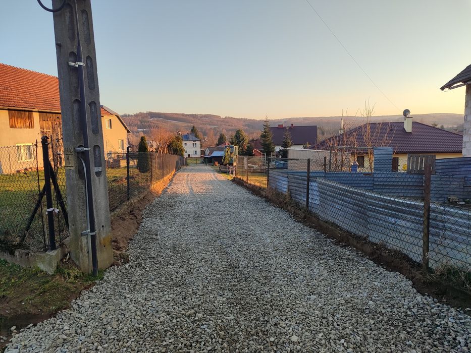 Usługi minikoparką i wywrotką do 3,5t