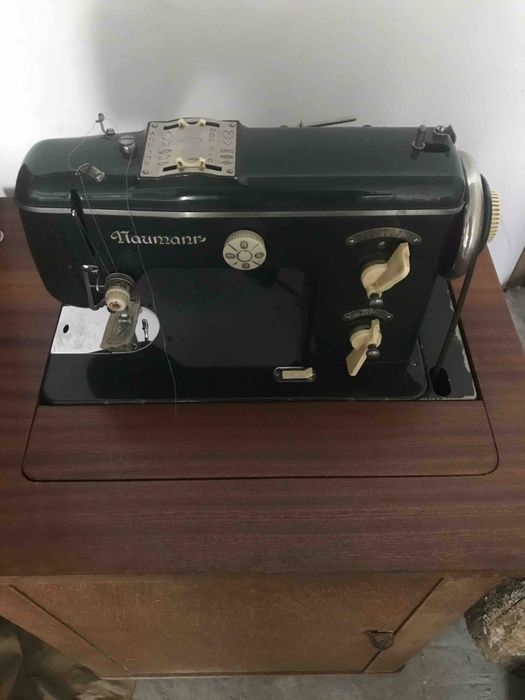 Продам швейную машинку