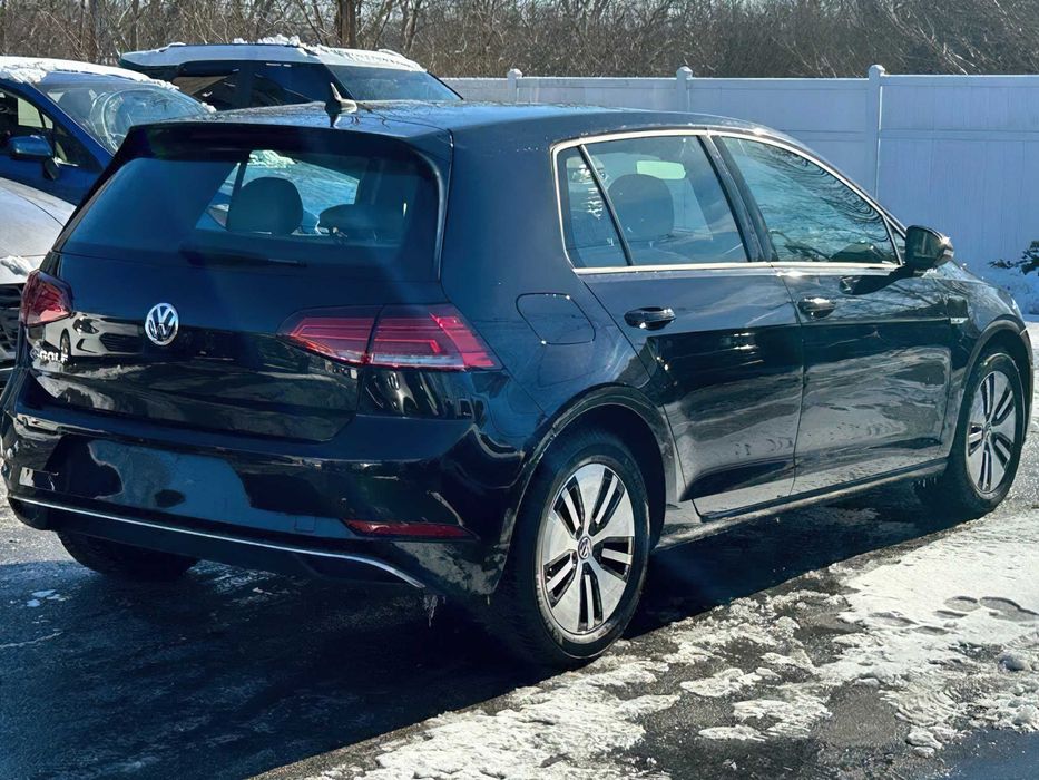 Volkswagen e-Golf      2018
