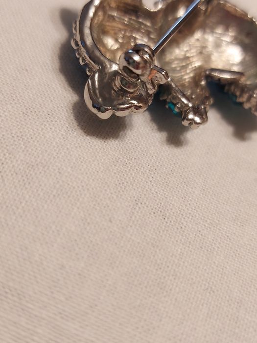 Broche / Pregadeira Koala, com brilhantes.