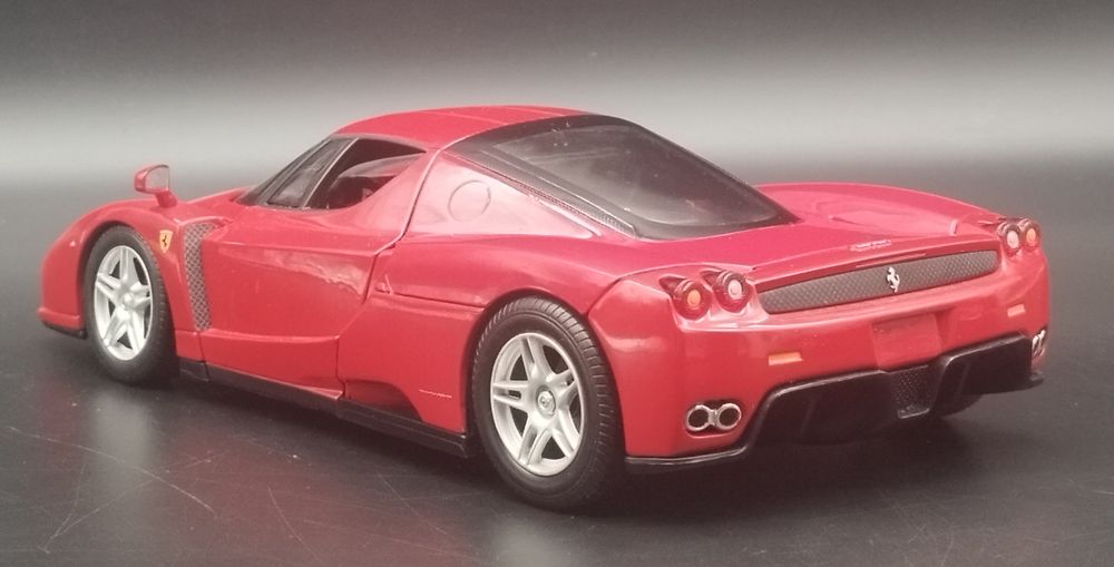 Hot Wheels 1:18 Ferrari Enzo 2002  Model No Box