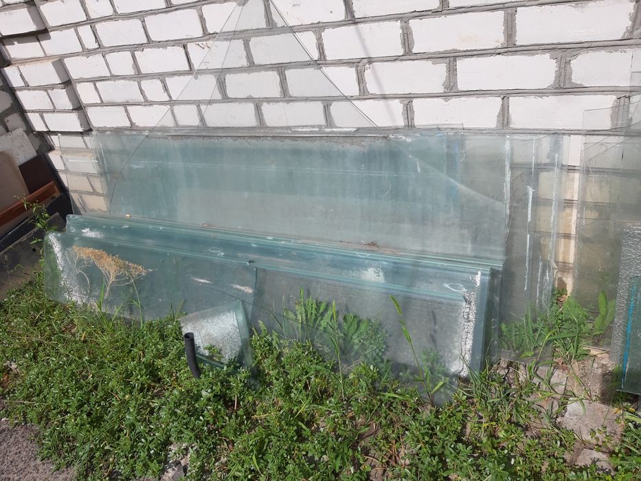 Продам  стікло  з рамами і без рам