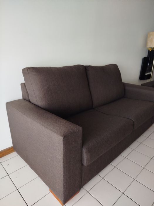 Sofás de tecido castanho