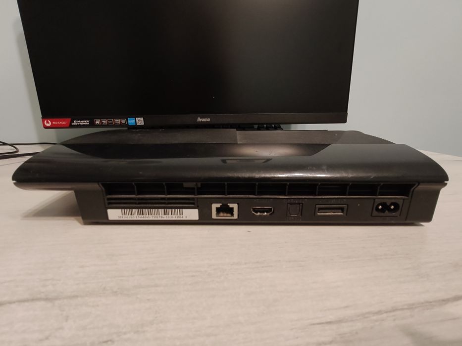 Sprzedam PS3 slim (konsola zadbana)