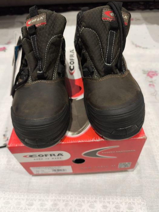 Sapatos de Proteção  - Cofra  N. 44 
Biqueira não metálica