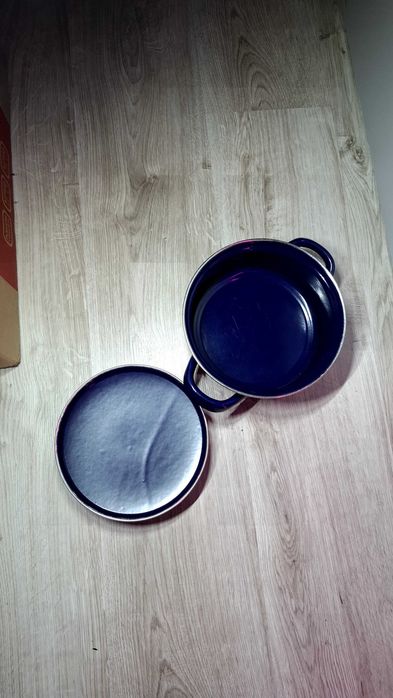 Zestaw niebieskich garnków emaliowanych PRL retro