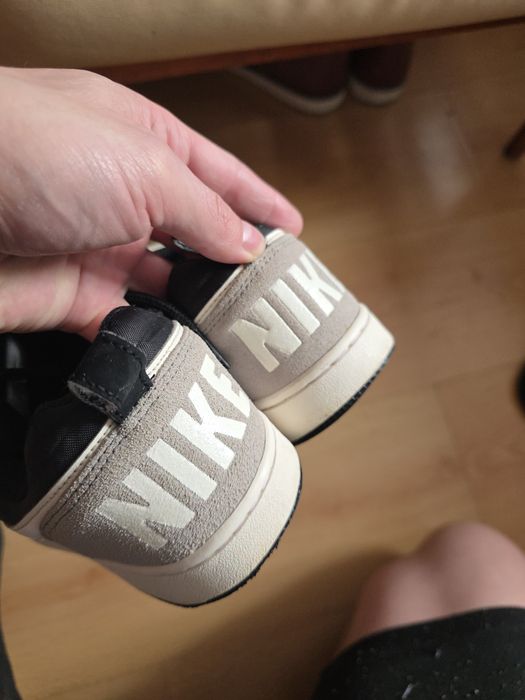 Nike Court Borough Low Premium r.40 5(25.5cm)