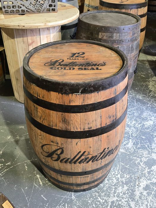 Beczka dębowa, Ballantines 12 Gold Seal świetna na dekorację. Loft