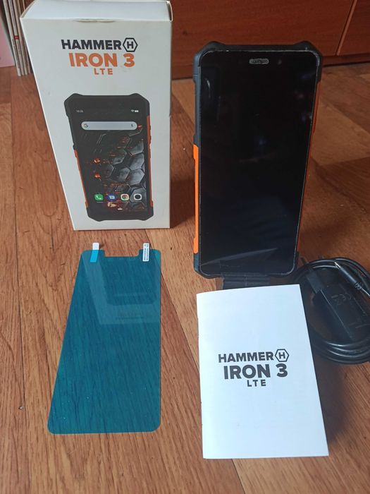 Hammer Iron 3 LTE z ładowarką i pudełkiem - sprawny