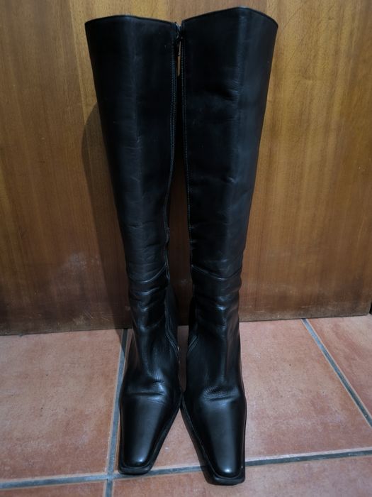 Botas pretas de cano alto
