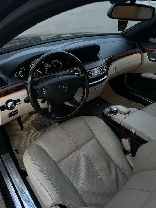 Mercedes-Benz W221