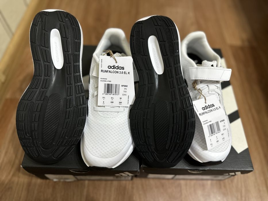 Дитячі кросівки adidas. Адідас.