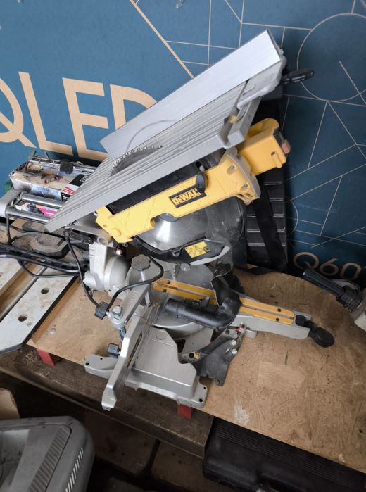 Торцювально-циркулярна пила Dewalt D27112