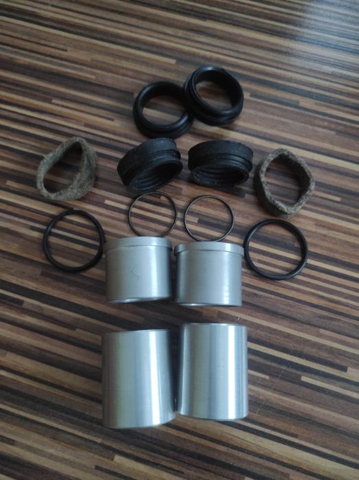 Dekielek osłona na łożysko koł × 4 szt Chromowane Dniepr Ural M72 K750