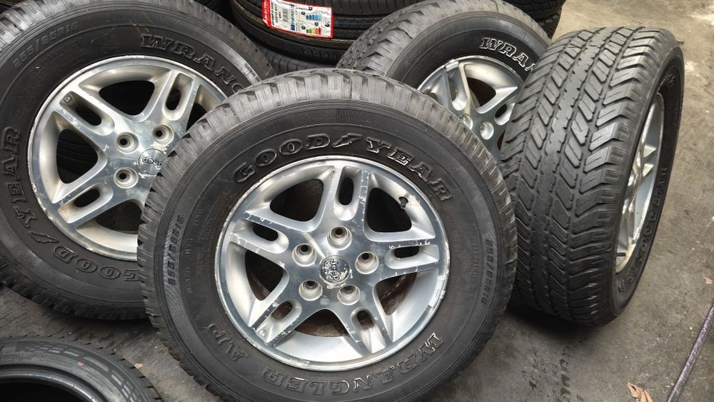 Pneus 255/65/16 + jantes