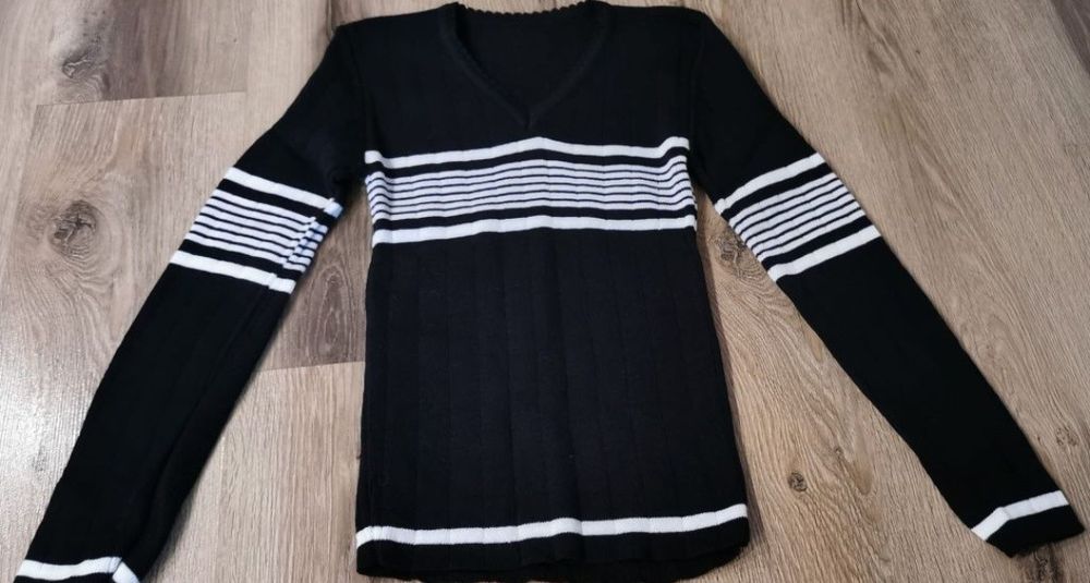 Sweter, rozmiar S. NOWY!
