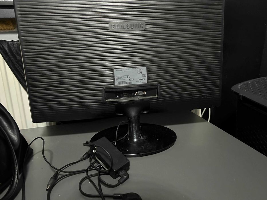 Komponenty gamingowe / RX 570 /i3-10100F/MONITOR/ZASILACZ/OBUOWA