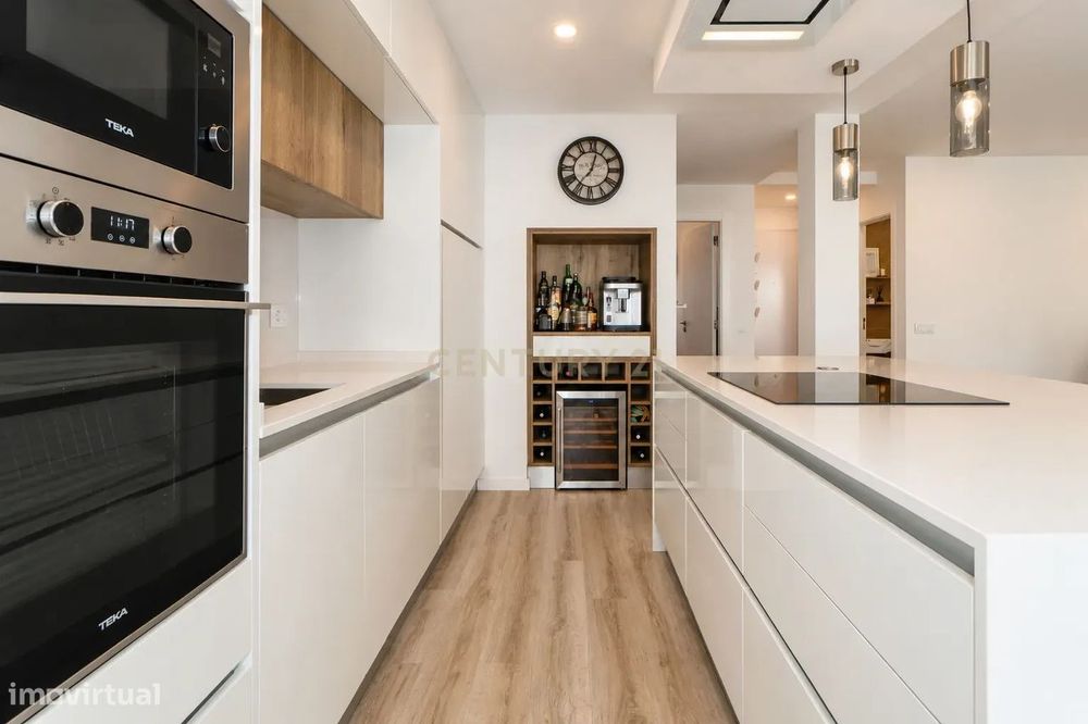 Moradia T3+1 Totalmente Remodelada e com Piscina | Alto do Moinho | Co