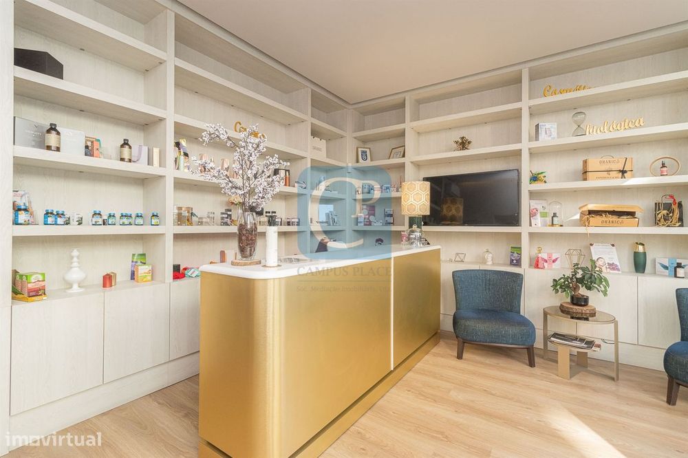 Loja comercial para trespasse à estação de metro dos Combatentes, Para