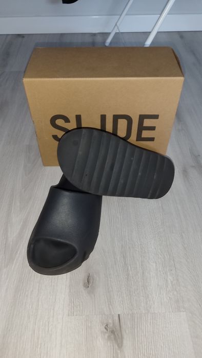 Yeezy slide dark Onyx 43