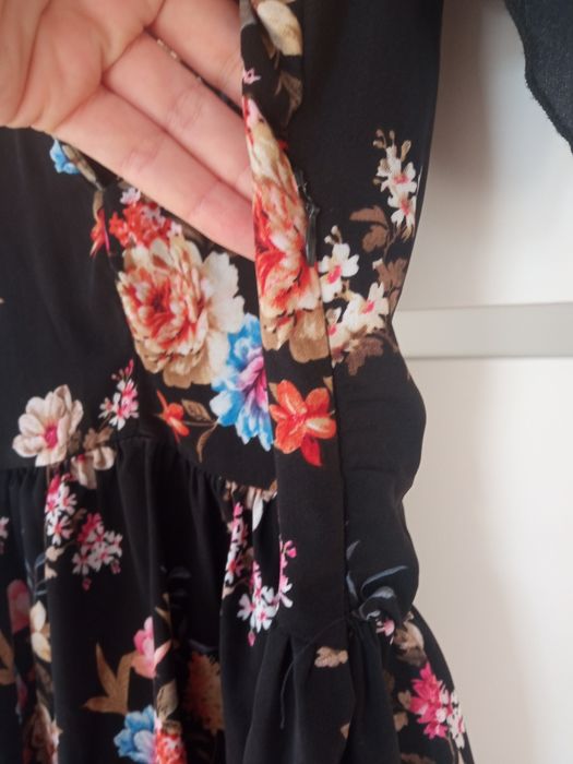 Sukienka S 36 kwiaty czarna mini