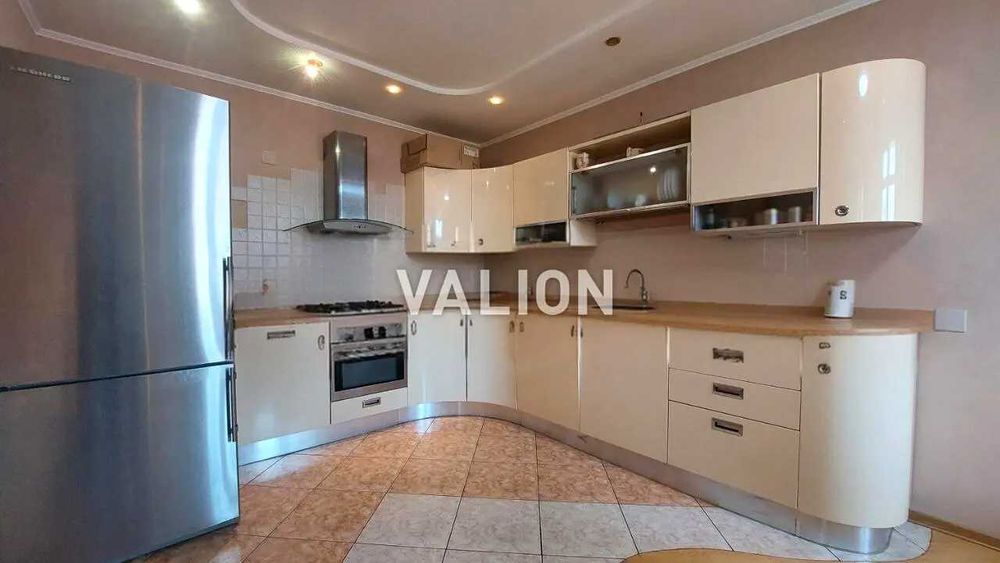 Продаж 2к квартири з ремонтом в центрі міста Київ по вул. Богдана Хмельницького 62Б.