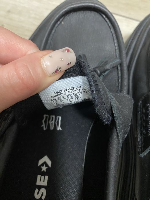 Piękne gotyckie oksfordki skórzane Converse