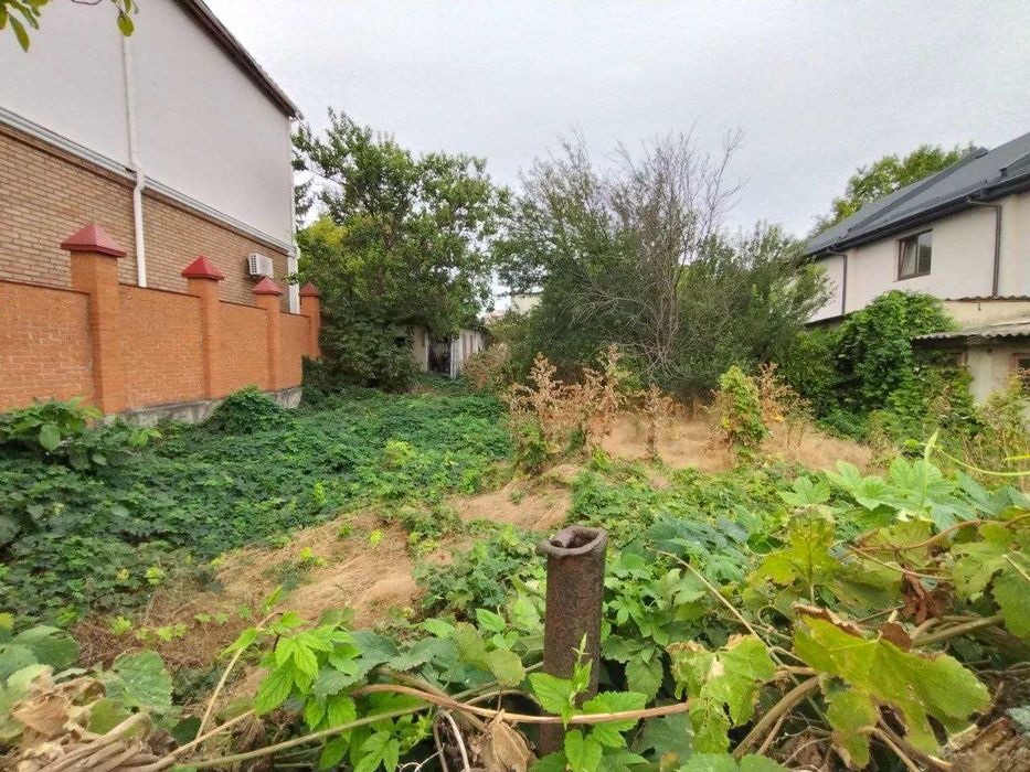 Садовник стрижка обрезка уборка осенью