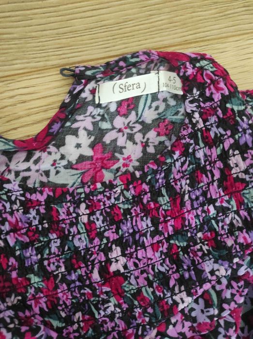 Vestidos criança como novos da Sfera tamanhos 4/5 e 5/6 anos